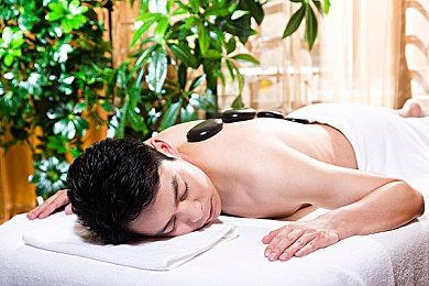 《最终幻想7：重生》角色介绍：蒂法和巴雷特